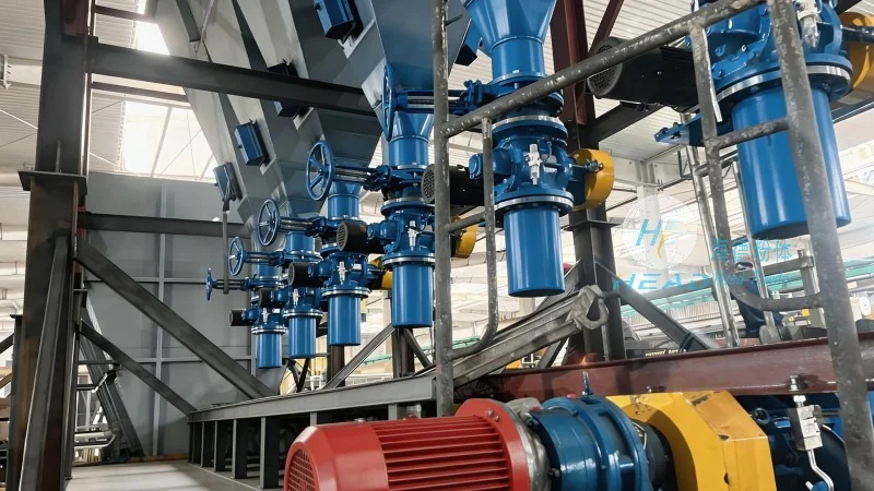 Что такое система автоматического разгрузки крупногабаритных мешков и транспортировки порошка? Каковы её принципы проектирования?